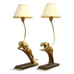 Pair of \"Jaguar\" lamps in bronze, with Art Deco style porcelain bases.